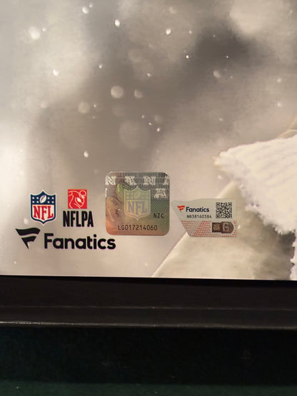 Autographed New England Patriots Tom Brady 16" x 20" Screaming Photograph